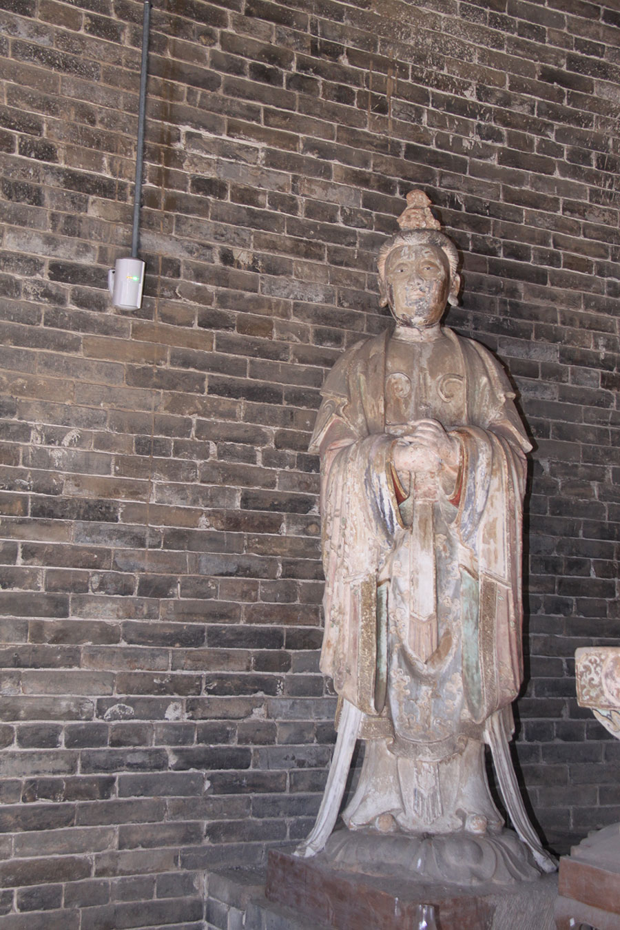 上寺三佛殿彩塑（供养人女）