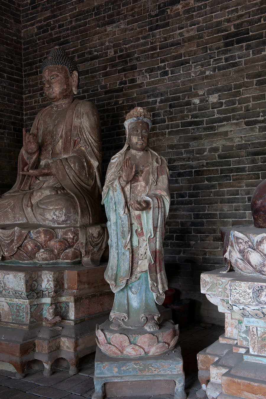 上寺三佛殿彩塑（二协侍菩萨）