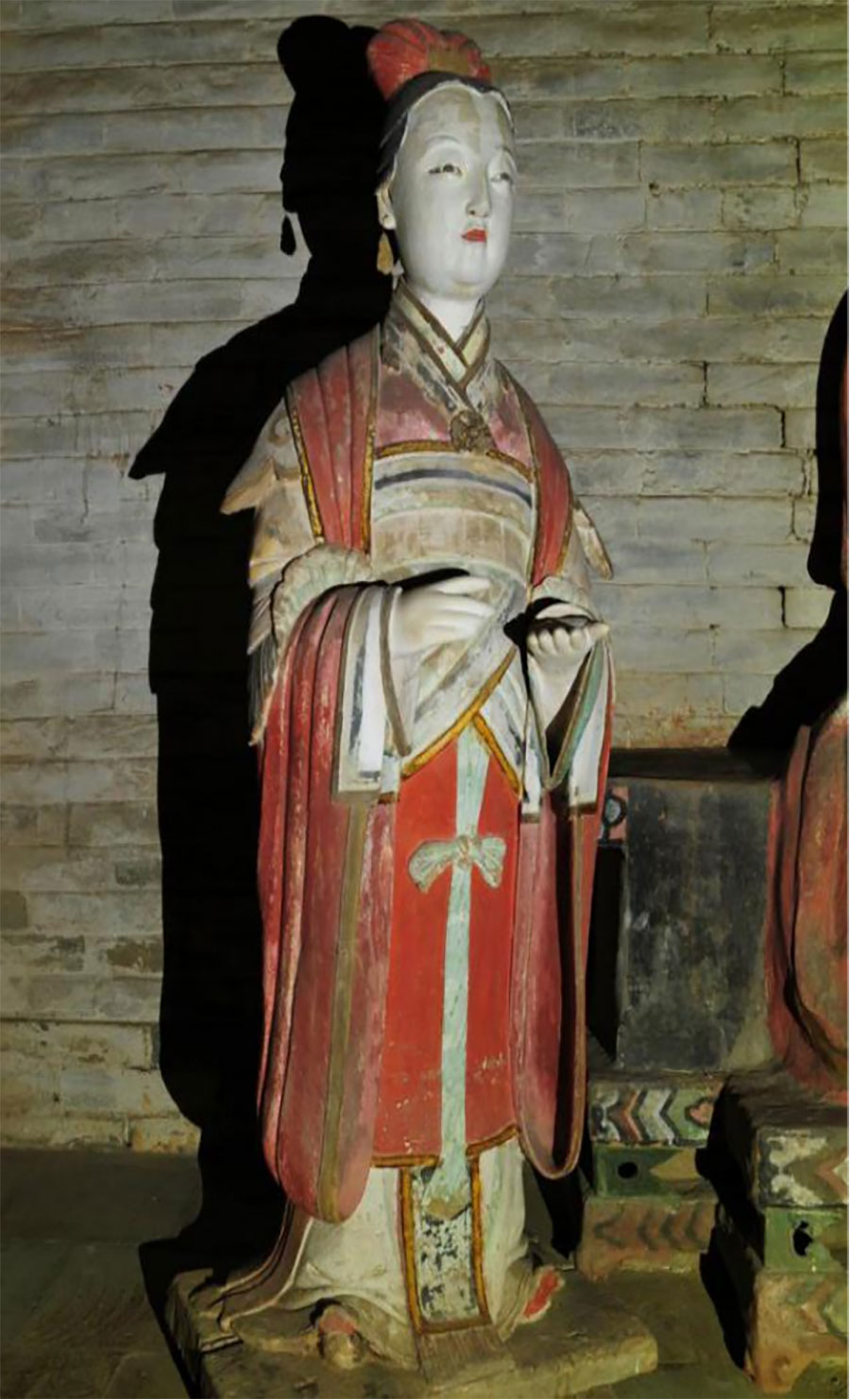 东岳殿贾氏西侧侍女