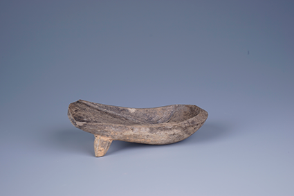 唐“王”字箕形澄泥砚