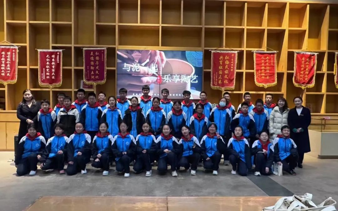 Let's feel the temperature of the soil together!